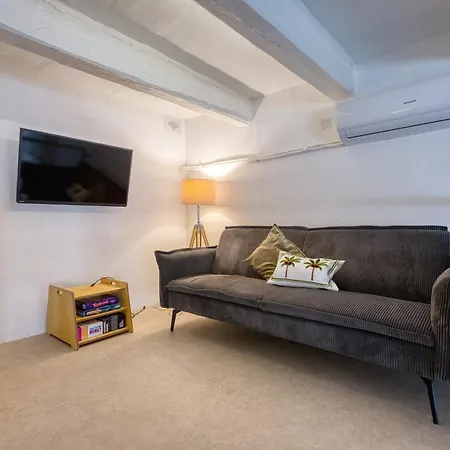 The 1br Home, Steps From Seafront Appartamento *