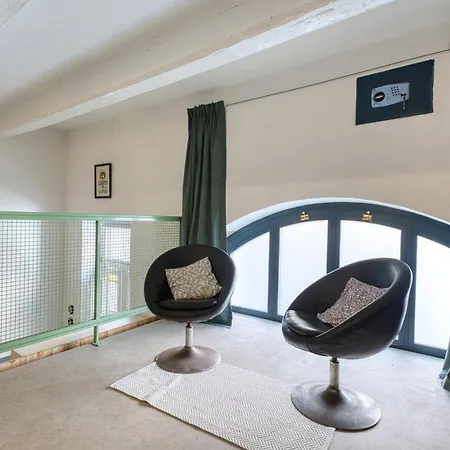 The 1br Home, Steps From Seafront